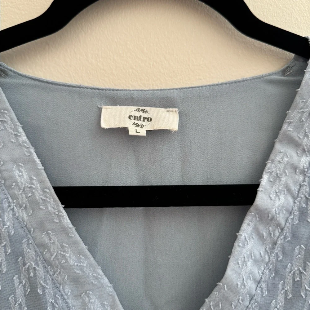 Entro Women’s Chevron Textured Blouse Size Large Blue V Neck Boutique
